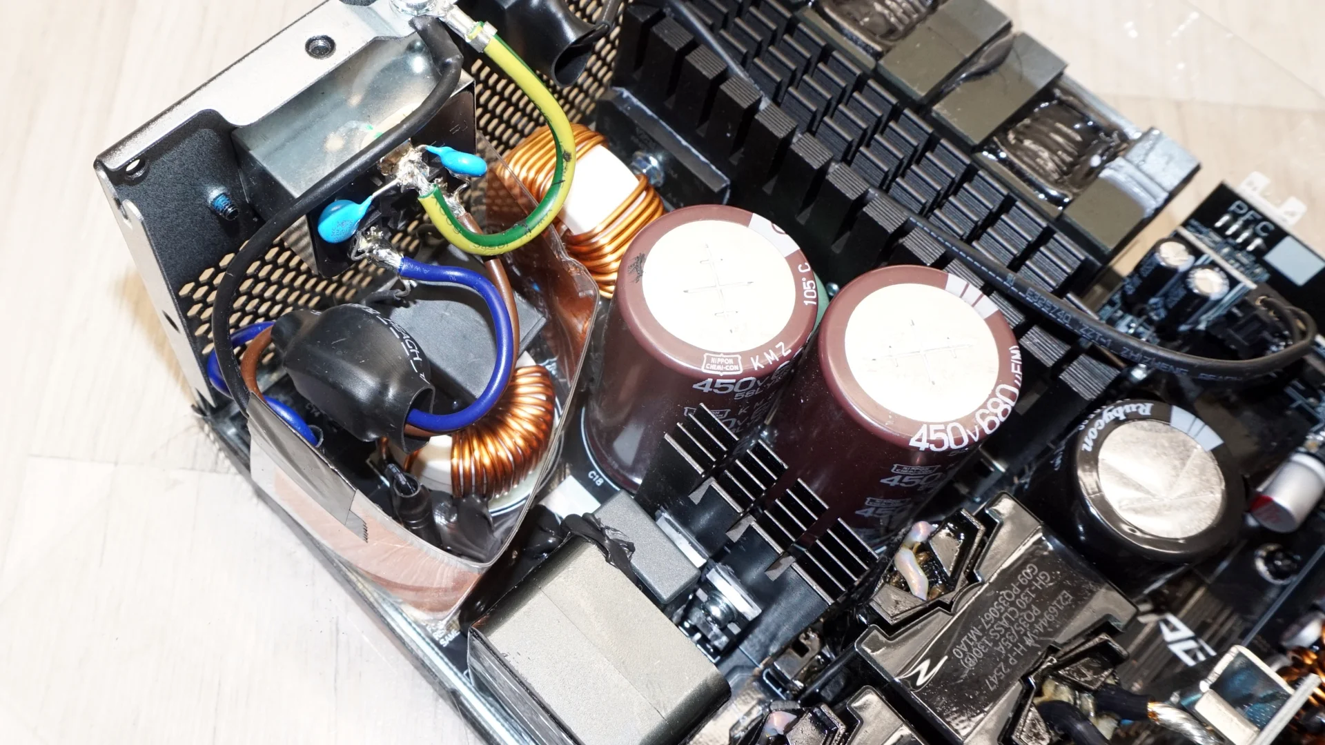 MSI MPG Ai1600TS PCIE5 PSU