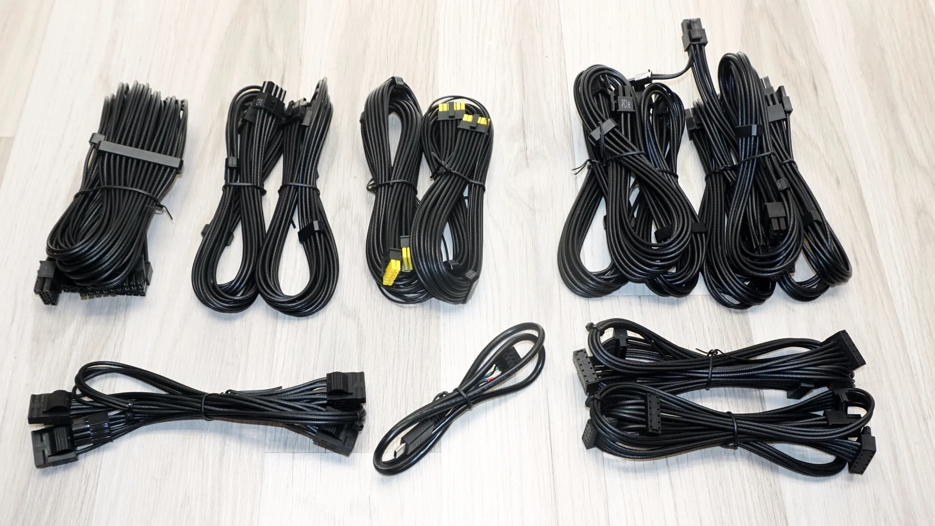 MSI MPG Ai1600TS PCIE5 PSU