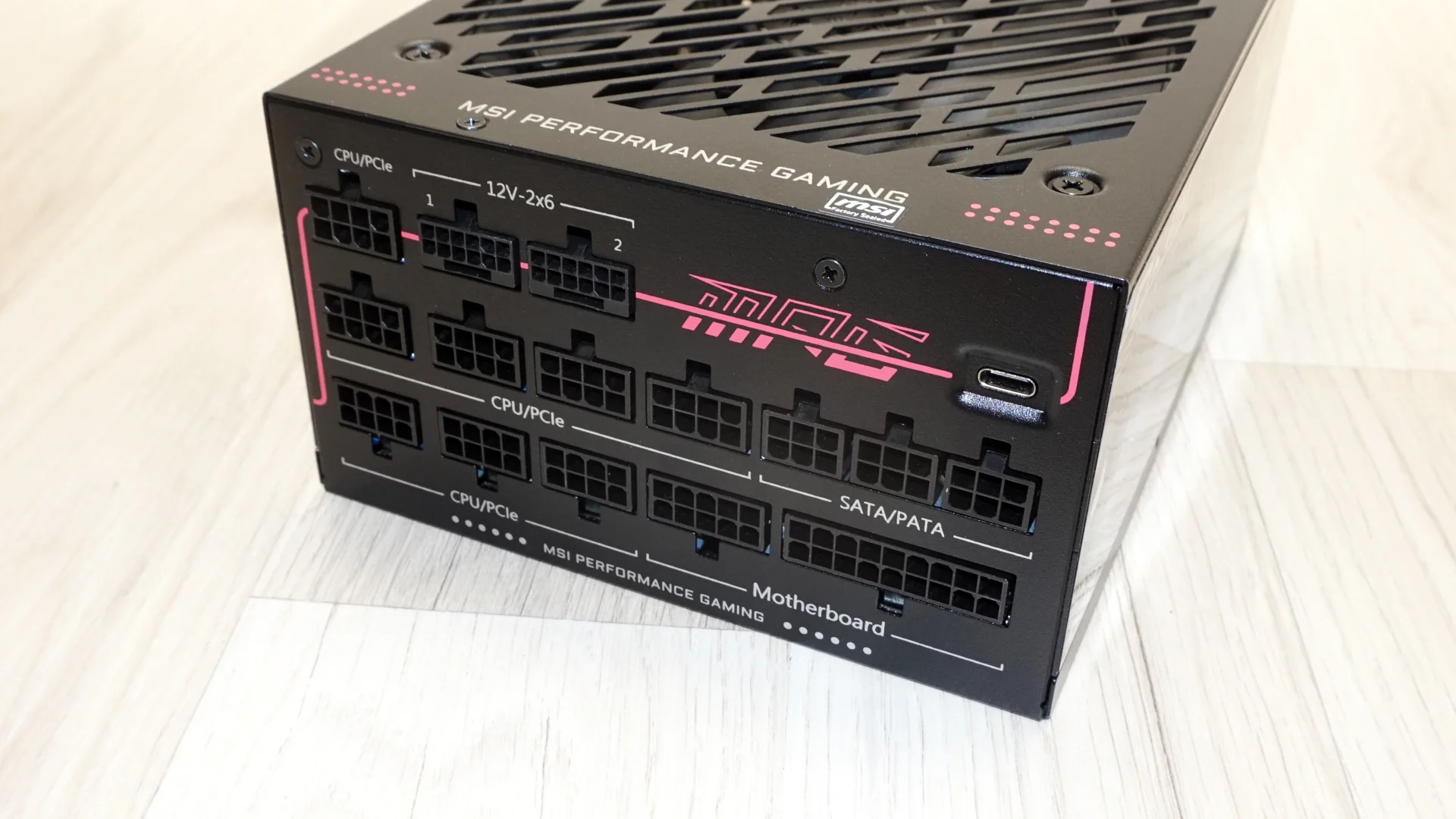 MSI MPG Ai1600TS PCIE5 PSU