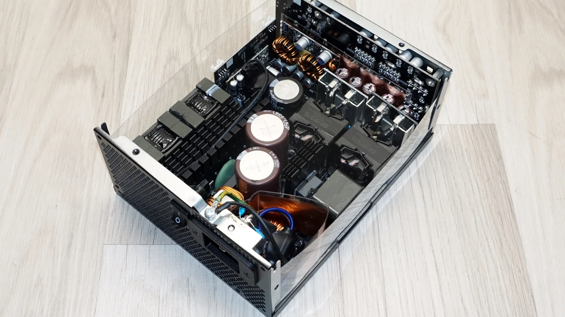 MSI MPG Ai1600TS PCIE5 PSU