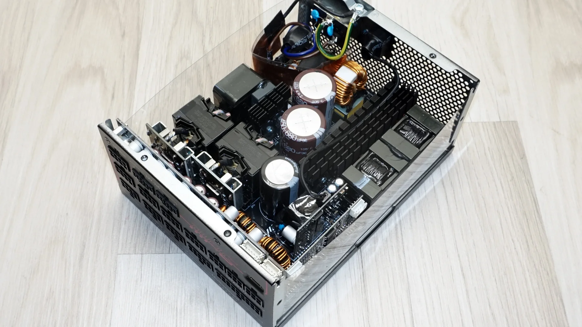 MSI MPG Ai1600TS PCIE5 PSU