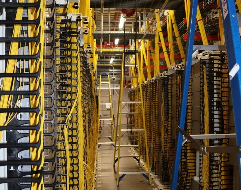 A lot of datacenter networks are run by absolute clowns. Not Amazon's